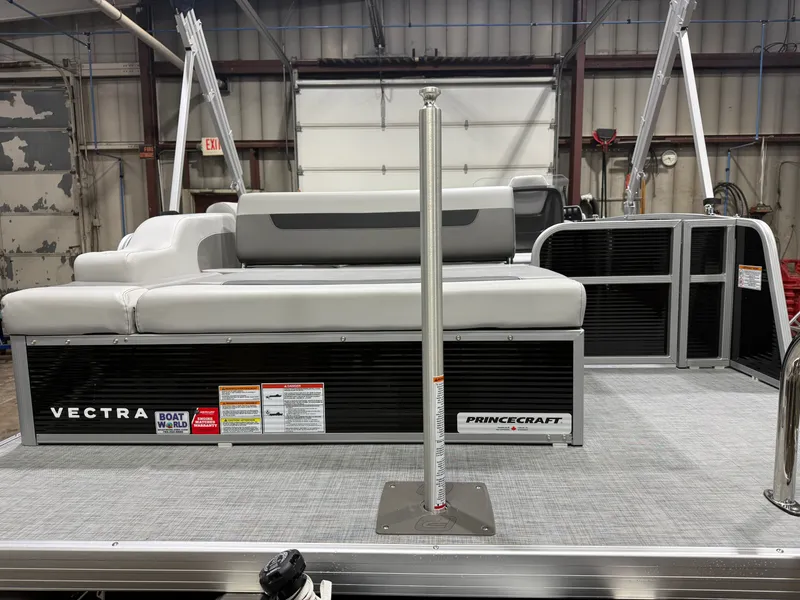 Slide: The Image of Princecraft Vectra 150HP 23 RL Tritoon 2026 - 34