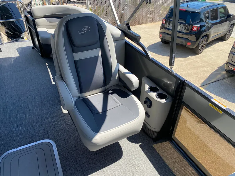 Slide: The Image of 2025 BARLETTA C22QC - Image 10 - 10