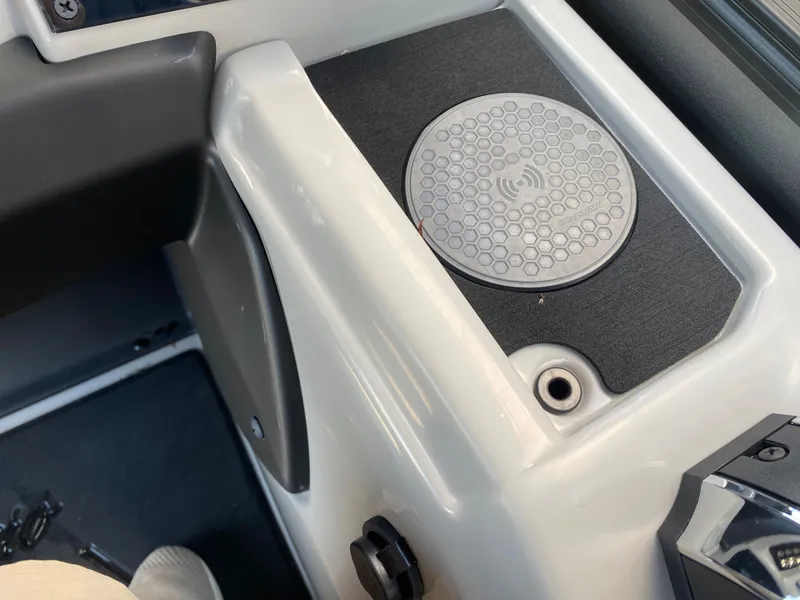 Slide: The Image of 2025 BARLETTA C22QC - Image 15 - 15