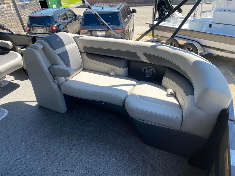 Slide: The Image of 2025 BARLETTA C22QC - Image 9 - 9