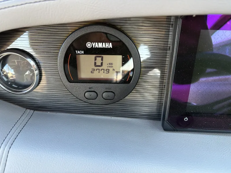 Slide: The Image of Four Winns HD 240 OB 2018 - 17