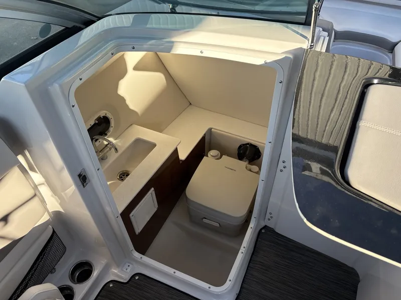 Slide: The Image of Four Winns HD 240 OB 2018 - 18