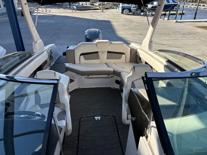 Slide: The Image of Four Winns HD 240 OB 2018 - 19