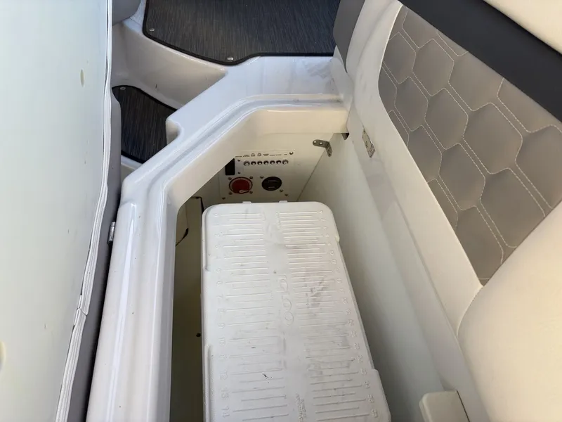 Slide: The Image of Four Winns HD 240 OB 2018 - 6