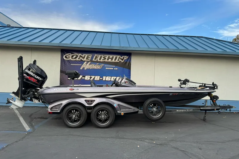 The Image of 2016 Ranger Z521 Comanche boat with Mercury engine, parked at Gone Fishin' Marine. - 1