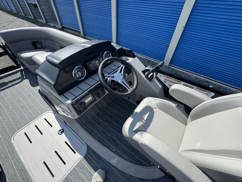 Slide: The Image of Premium Boat Company 230 SunSation RF 2026 - 13