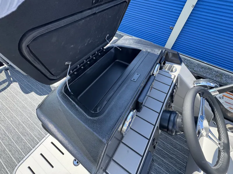 Slide: The Image of Premium Boat Company 230 SunSation RF 2026 - 14