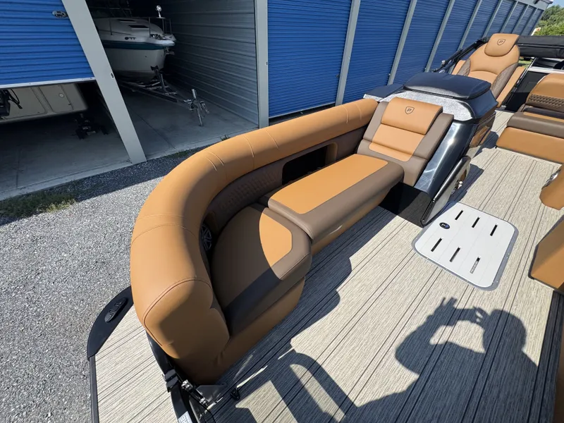 Slide: The Image of Premier 250 Solaris RS 2026 - 30