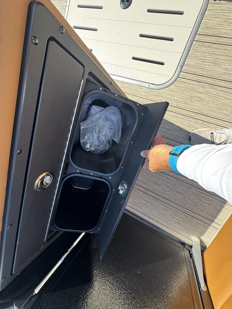 Slide: The Image of Premier 250 Solaris RS 2026 - 33