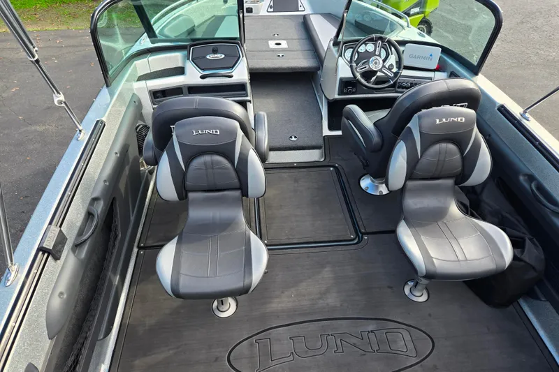 Slide: The Image of 2020 Lund 189 Tyee GL boat interior with two cushioned seats and steering console. - 12