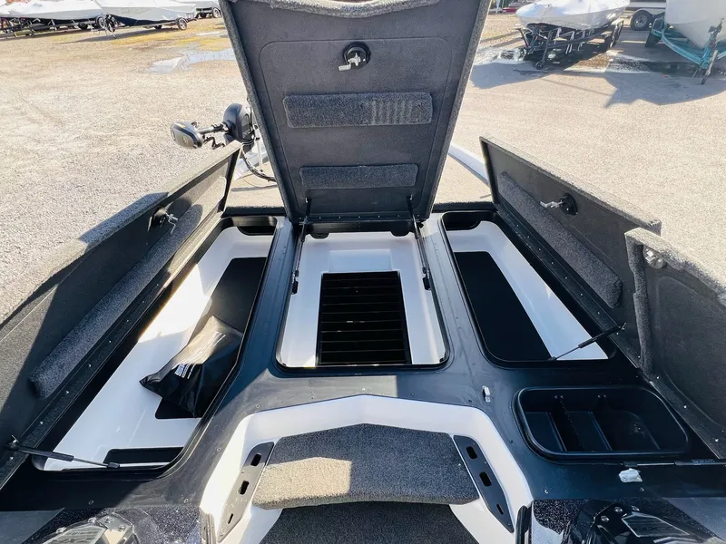 Slide: The Image of Skeeter ZXR20 2022 - 11