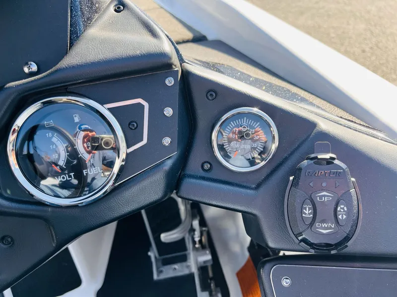 Slide: The Image of Skeeter ZXR20 2022 - 12