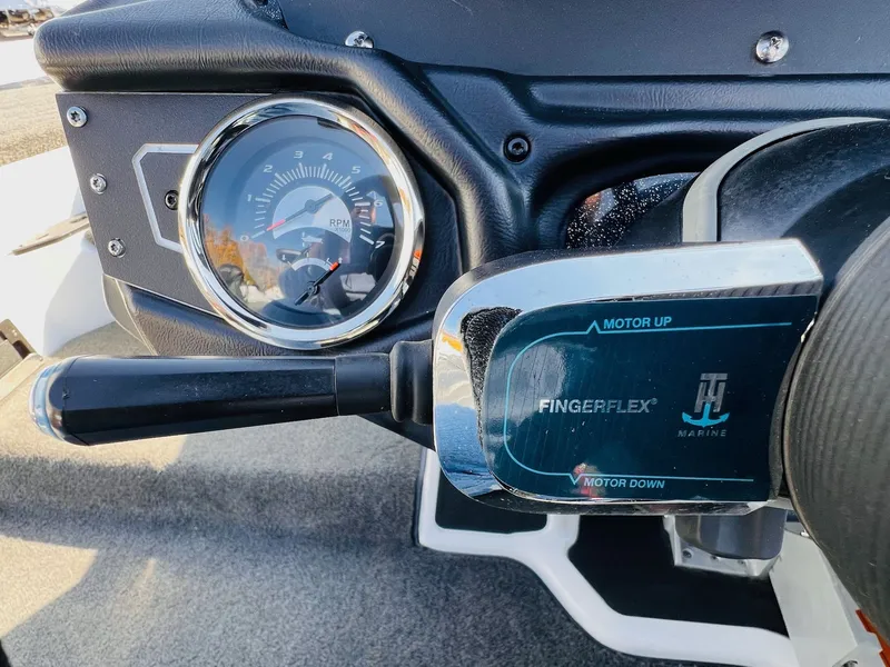 Slide: The Image of Skeeter ZXR20 2022 - 14