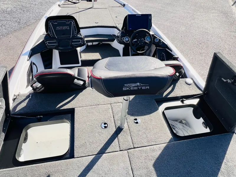 Slide: The Image of Skeeter ZXR20 2022 - 23