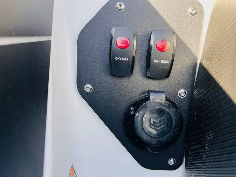 Slide: The Image of Skeeter ZXR20 2022 - 30