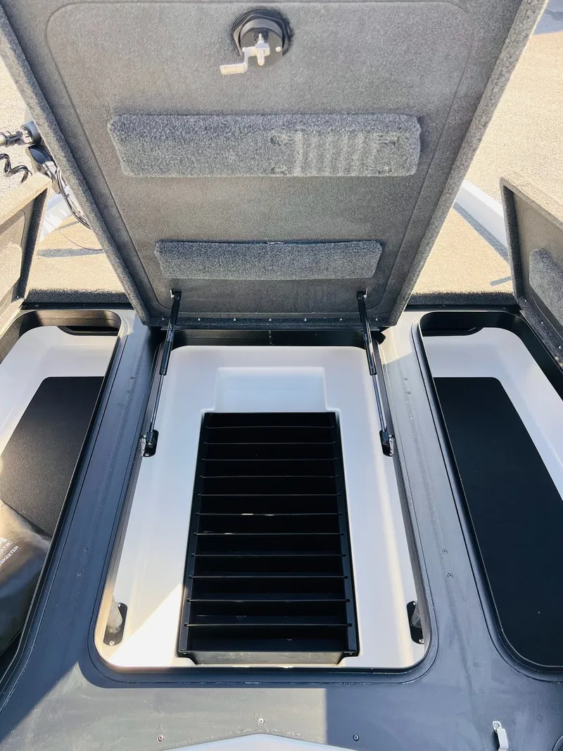 Slide: The Image of Skeeter ZXR20 2022 - 48