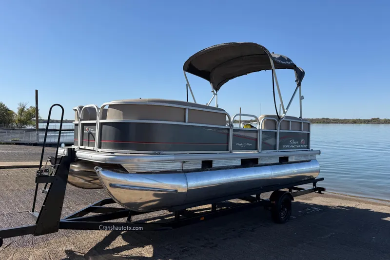 Slide: The Image of 2018 Sun Tracker Party Barge 18 DLX pontoon boat seating with beige upholstery. - 25