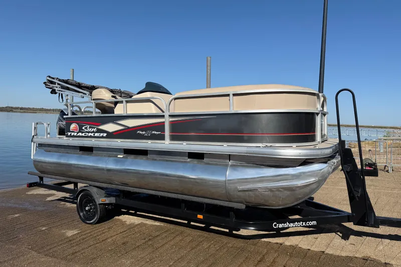 Slide: The Image of 2018 Sun Tracker Party Barge 18 DLX pontoon boat on trailer, rear view. - 43