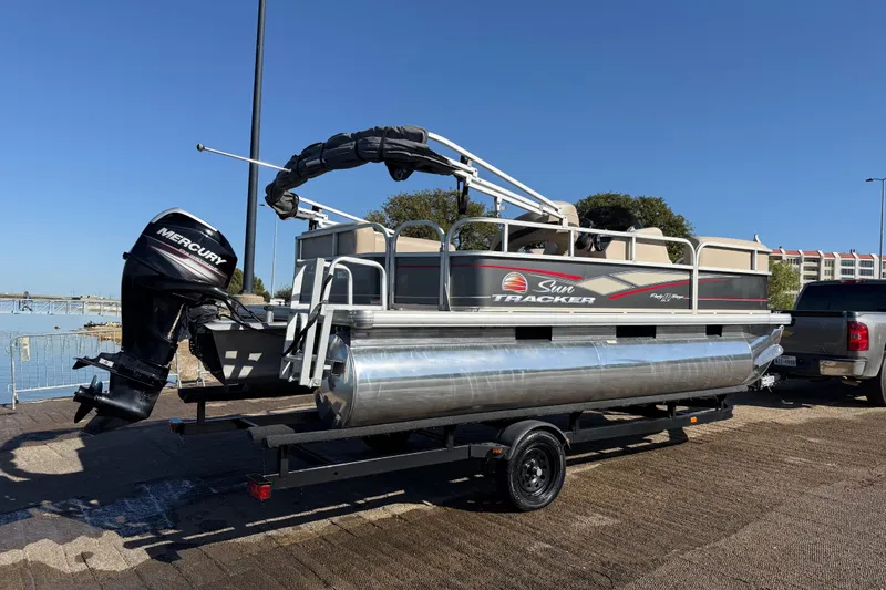 Slide: The Image of 2018 Sun Tracker Party Barge 18 DLX pontoon boat on trailer, side view. - 47