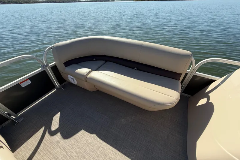 Slide: The Image of Trailer for 2018 Sun Tracker Party Barge 18 DLX, parked on pavement. - 67