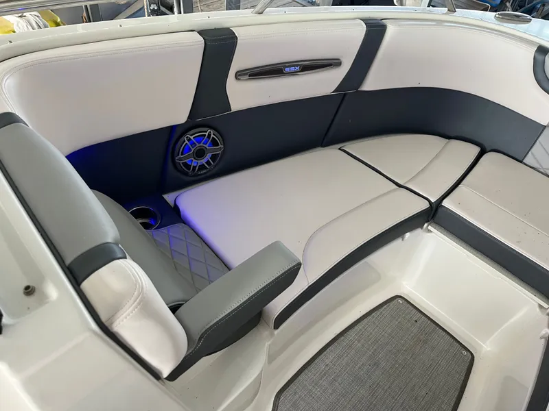 Slide: The Image of Chaparral 257SS 2020 - 16