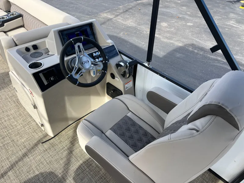 Slide: The Image of Harris Sunliner 250 2021 - 10