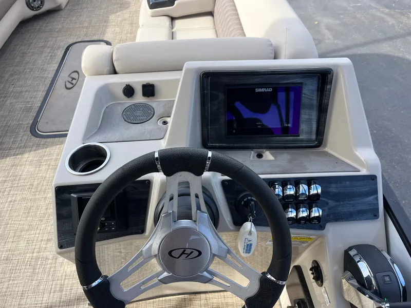 Slide: The Image of Harris Sunliner 250 2021 - 11