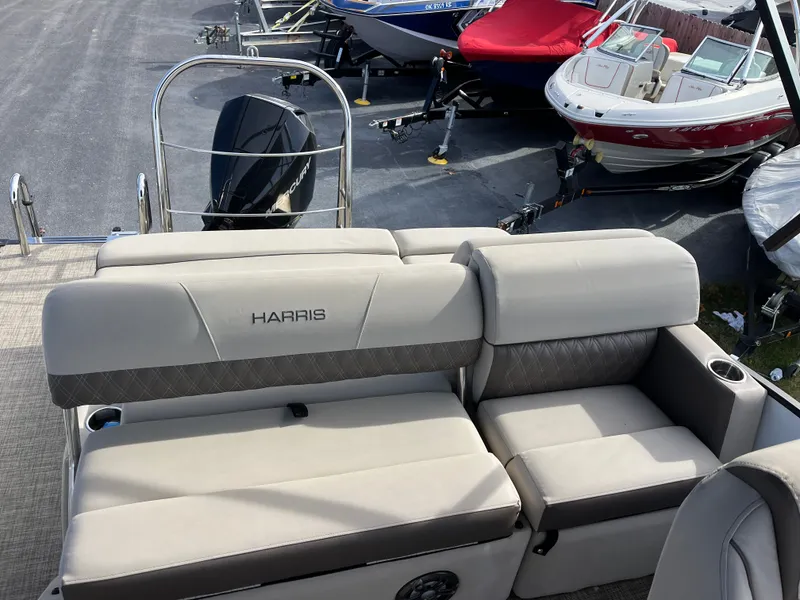 Slide: The Image of Harris Sunliner 250 2021 - 12