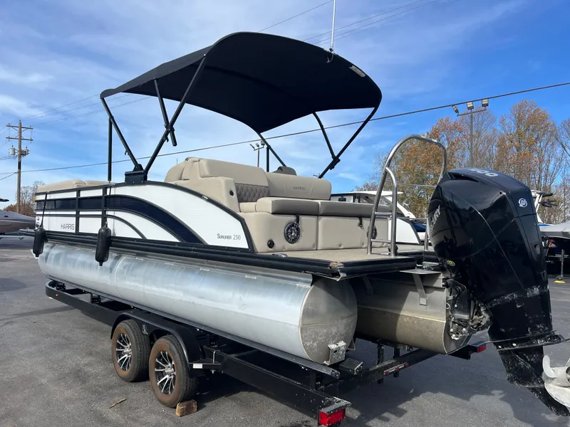 Slide: The Image of Harris Sunliner 250 2021 - 3