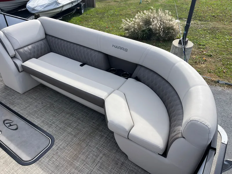 Slide: The Image of Harris Sunliner 250 2021 - 8