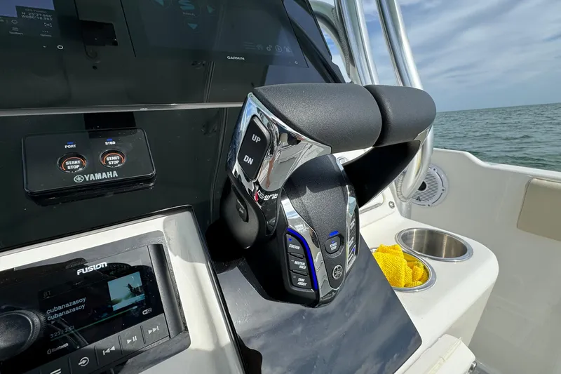 Slide: The Image of Century 2600 CC 2015 boat console with Yamaha controls and Fusion audio system. - 38