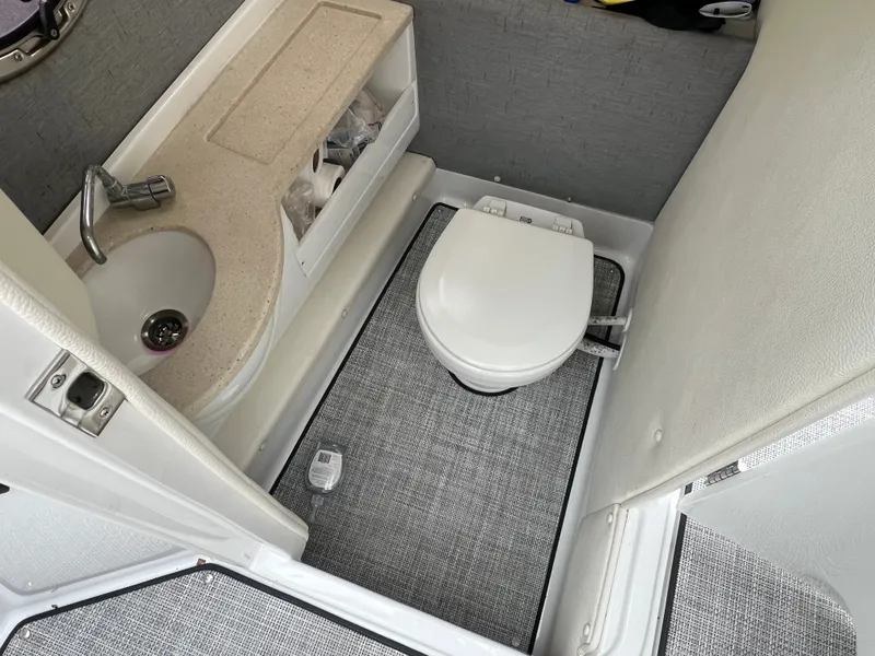 Slide: The Image of Cobalt R7 Surf 2020 - 10