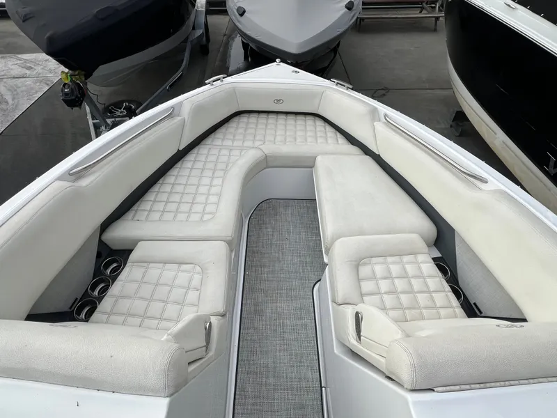 Slide: The Image of Cobalt R7 Surf 2020 - 12