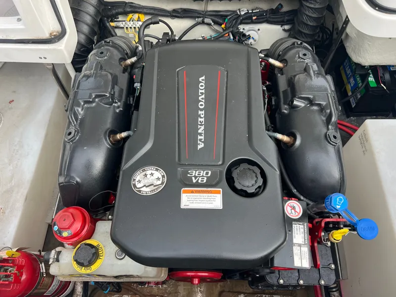 Slide: The Image of Cobalt R7 Surf 2020 - 13