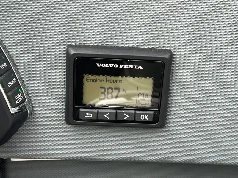 Slide: The Image of Cobalt R7 Surf 2020 - 14