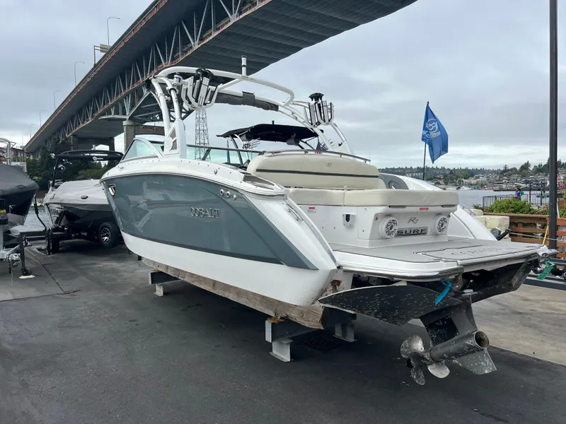 Slide: The Image of Cobalt R7 Surf 2020 - 3