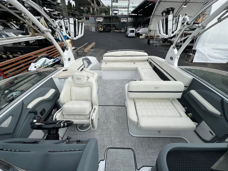 Slide: The Image of Cobalt R7 Surf 2020 - 7