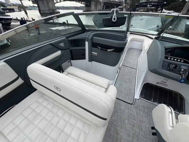 Slide: The Image of Cobalt R7 Surf 2020 - 9