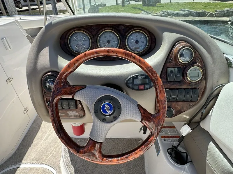 Slide: The Image of Four Winns 250 Horizon 2004 - 17