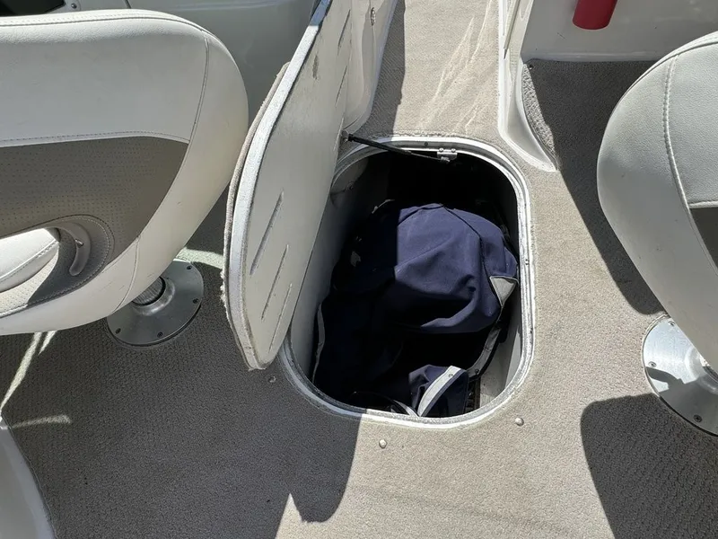 Slide: The Image of Four Winns 250 Horizon 2004 - 27