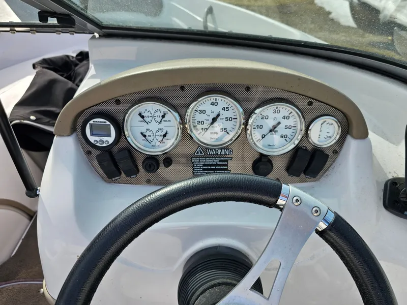 Slide: The Image of Four Winns H180 2008 - 11