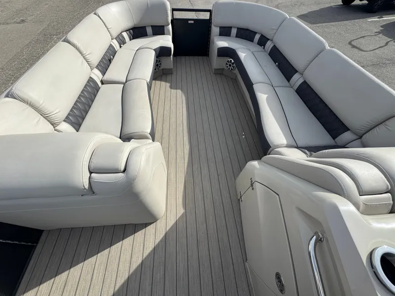 Slide: The Image of Bennington 25RSR 2018 - 19