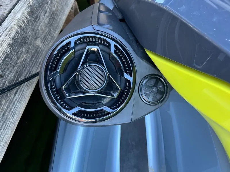 Slide: The Image of Sea-Doo GTI 170 2022 - 12