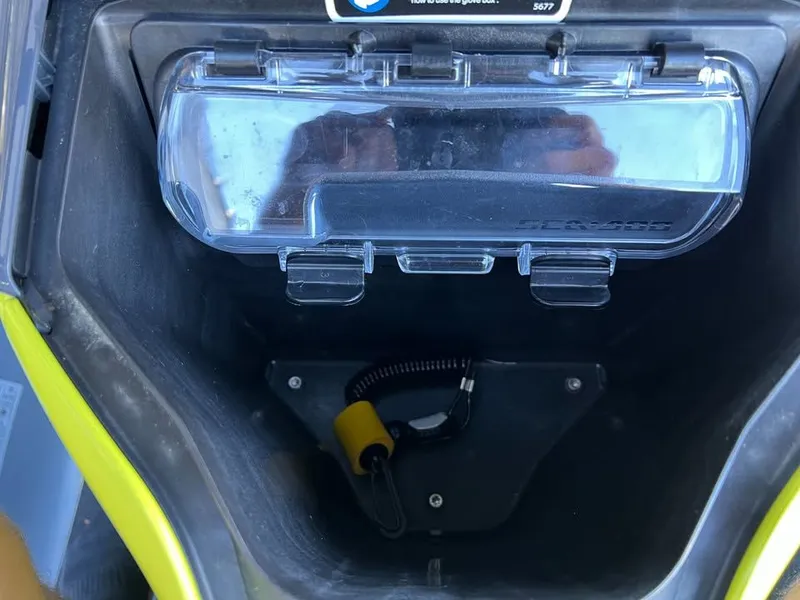 Slide: The Image of Sea-Doo GTI 170 2022 - 15