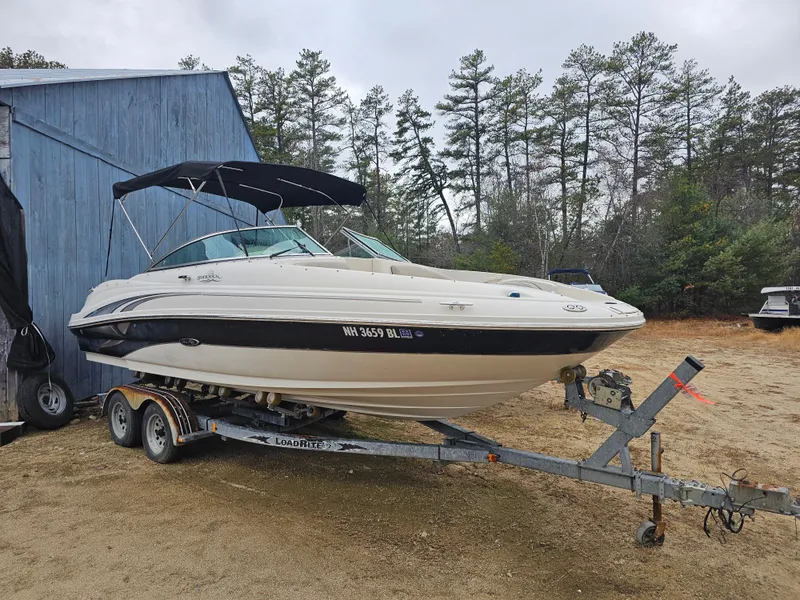 The Image of Sea Ray 220 Sundeck 2002 - 1