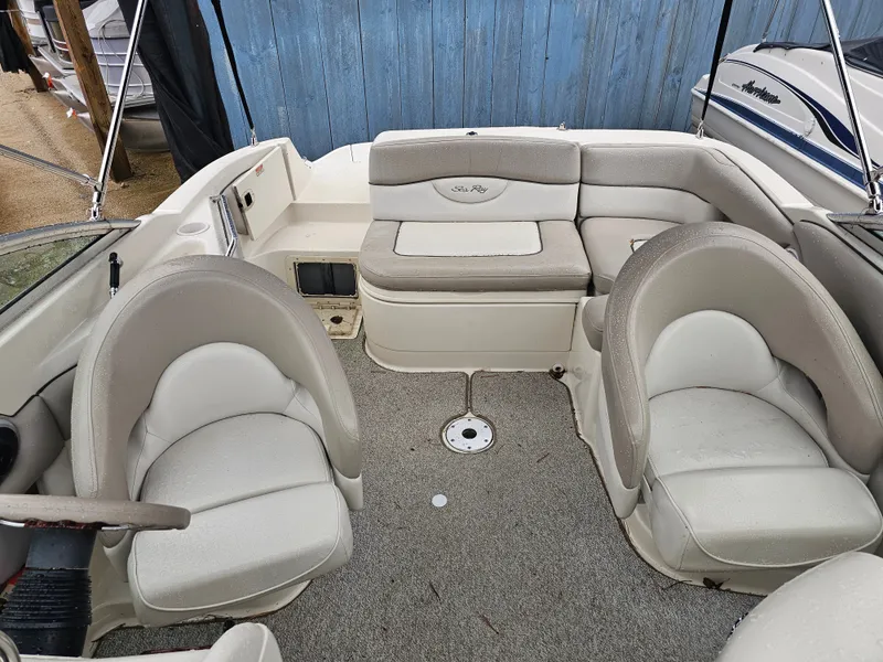 Slide: The Image of Sea Ray 220 Sundeck 2002 - 4