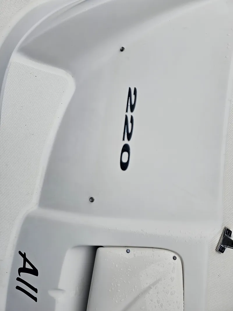 Slide: The Image of Sea Ray 220 Sundeck 2002 - 7