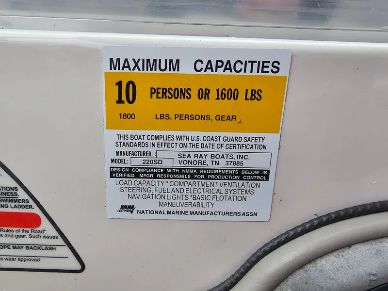 Slide: The Image of Sea Ray 220 Sundeck 2002 - 9