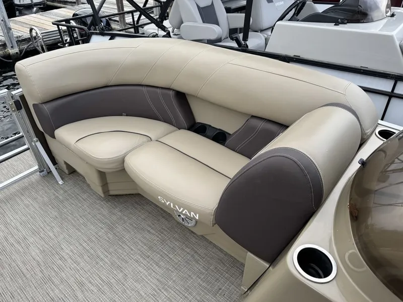 Slide: The Image of Sylvan Mirage 8520 LZ 2022 - 16