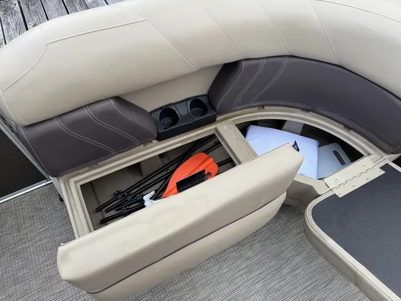 Slide: The Image of Sylvan Mirage 8520 LZ 2022 - 18